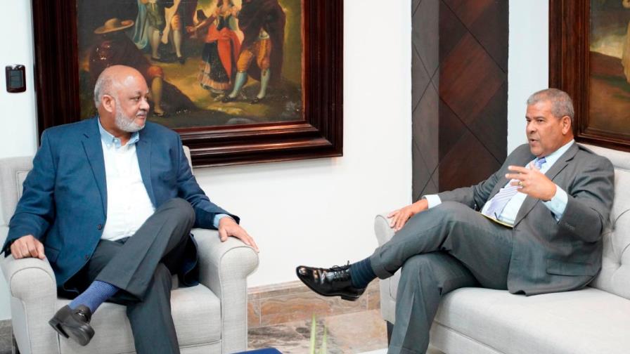 Ministros de Educación y Administración Pública se reúnen por déficit de maestros Ministros de Educación y Administración Pública se reúnen por déficit de maestros