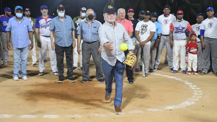 Soprovis y Centro-Z avanzan a final en el  torneo de softbol dedicado a Carolina Mejía