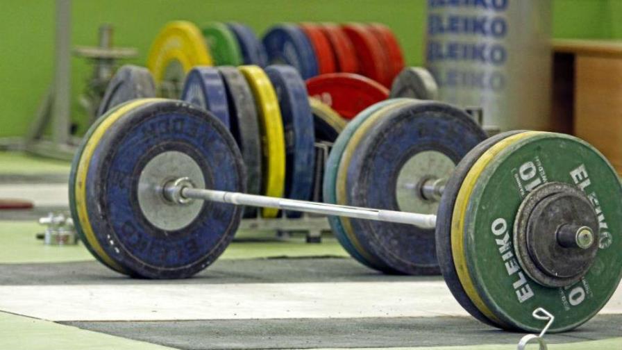 Vetan de por vida a médico por dopaje de pesistas tailandeses