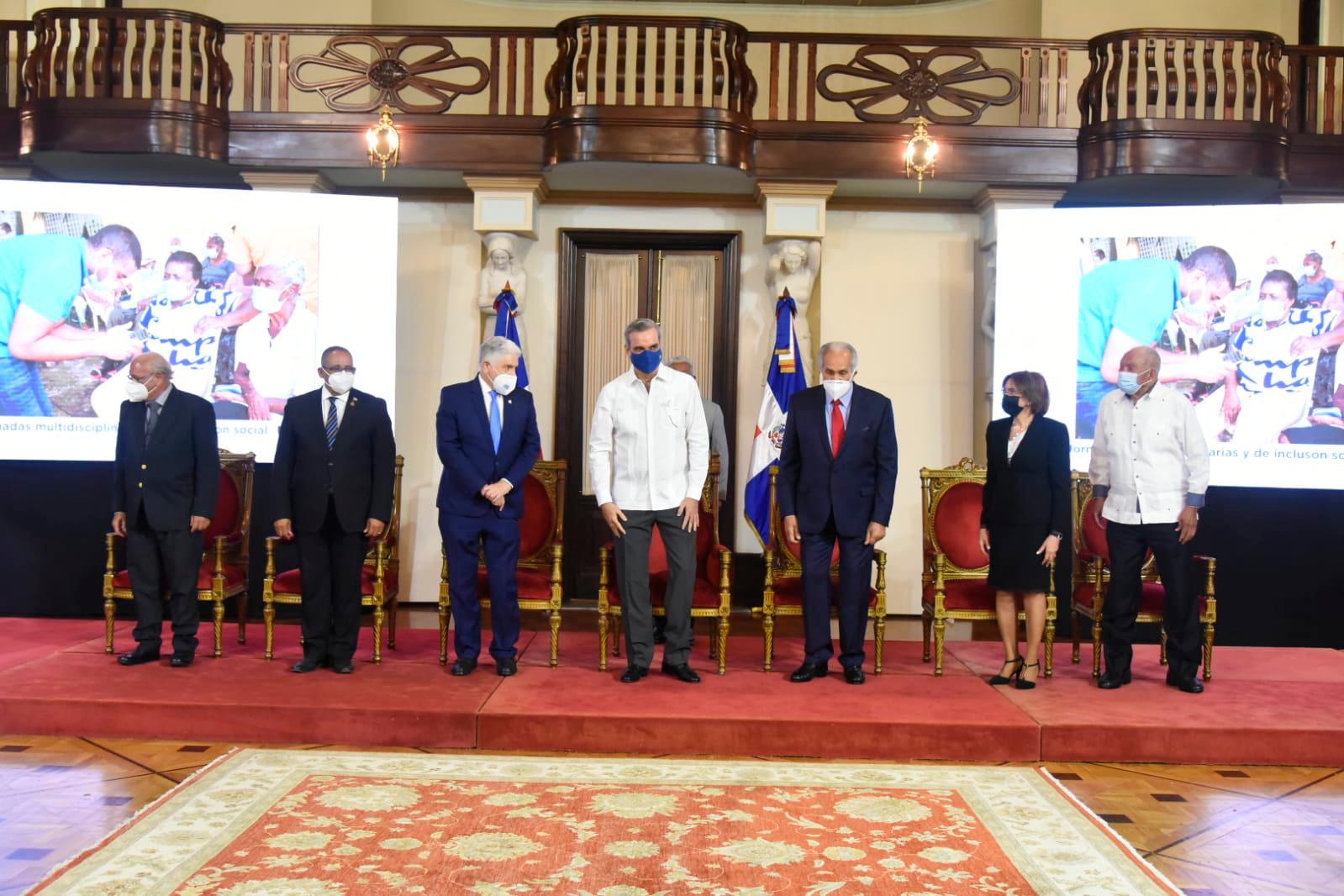 El presidente Abinader encabeza acto por el Día Internacional de la Persona de Edad