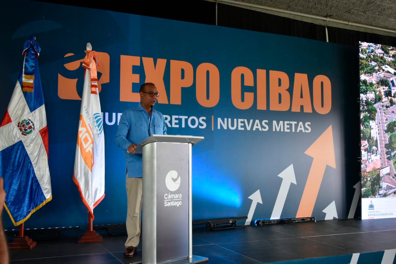 Ministro Deligne Ascensión en Expo Cibao 2021