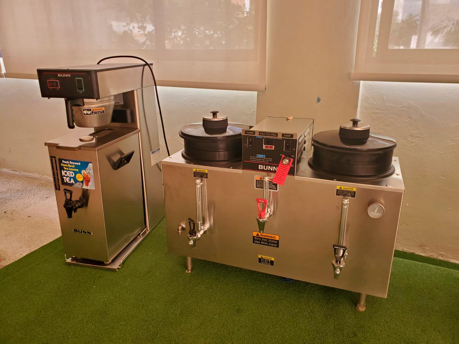 Máquinas dispensadoras de café y té.