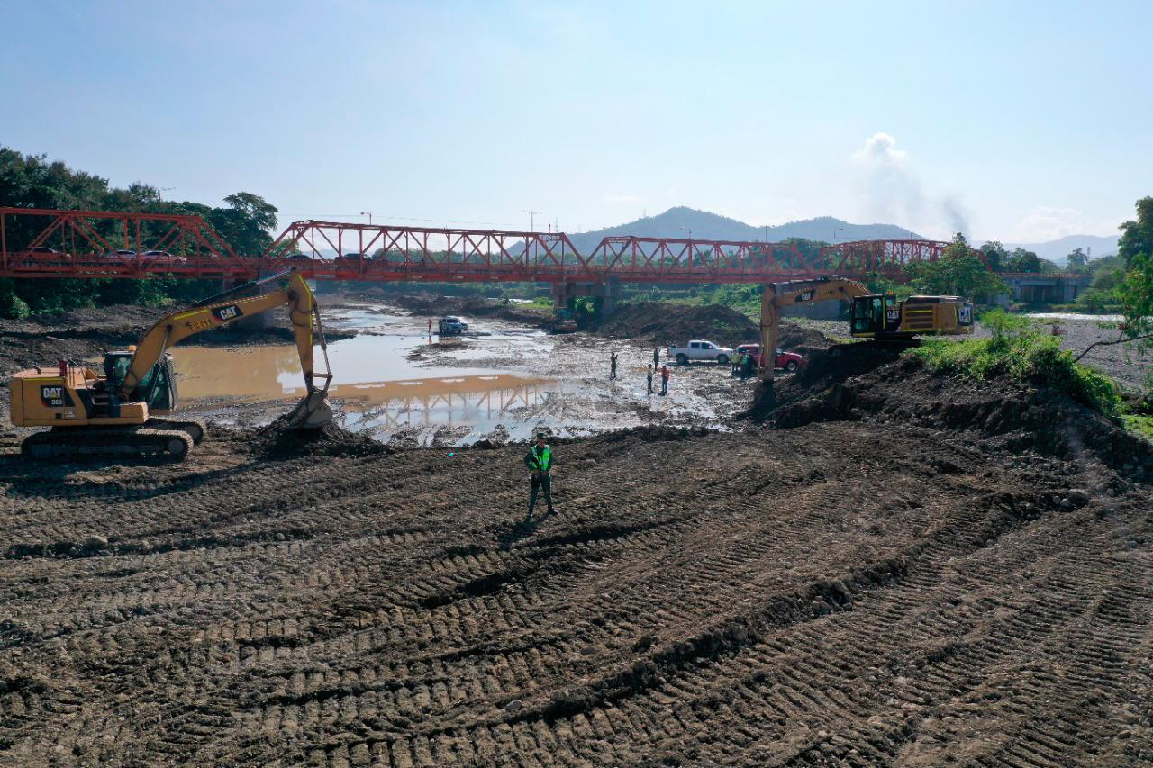 Paralizan labores en río Yuna. 