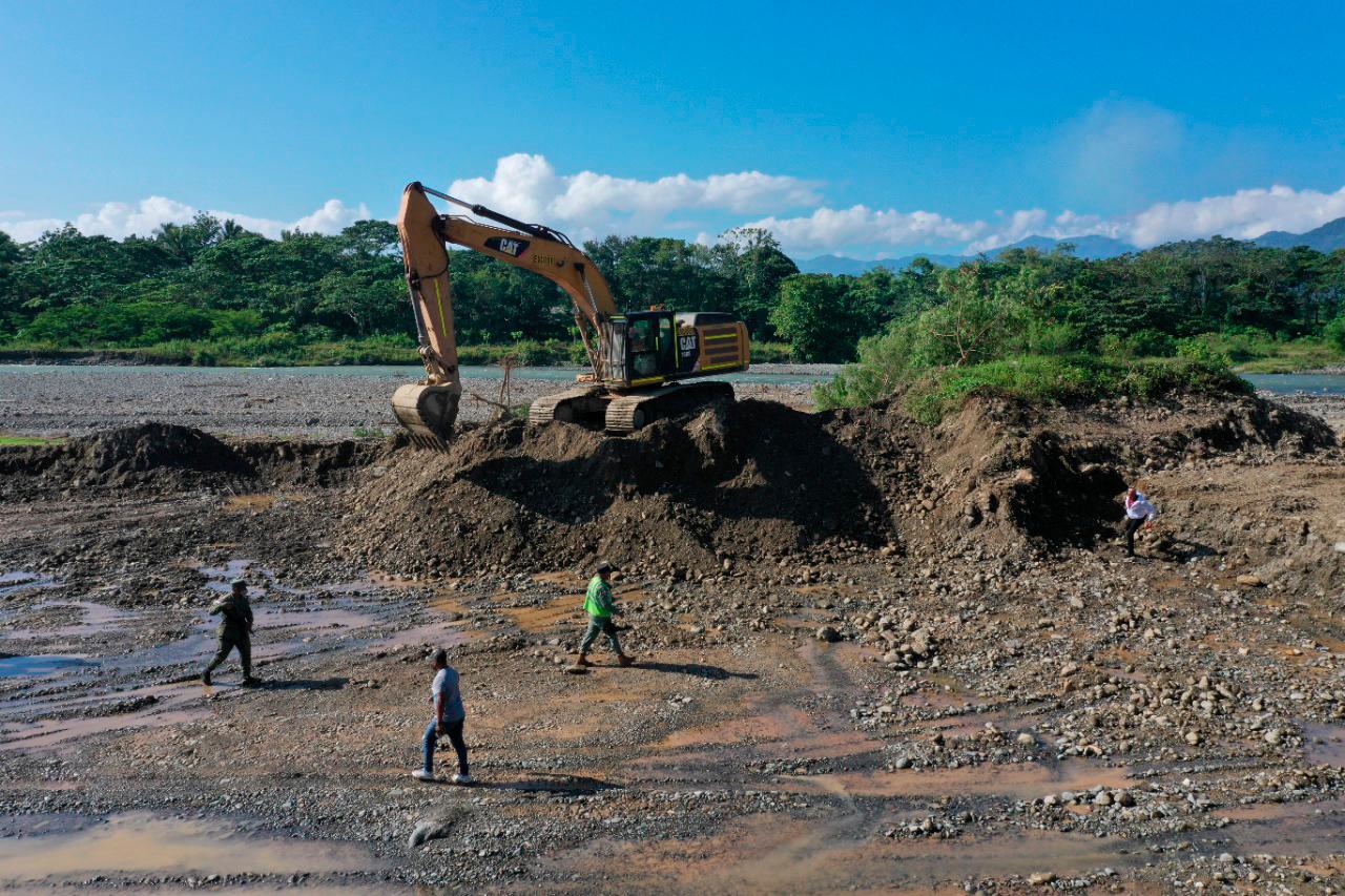 Trabajos de readecuación del río Yuna. 