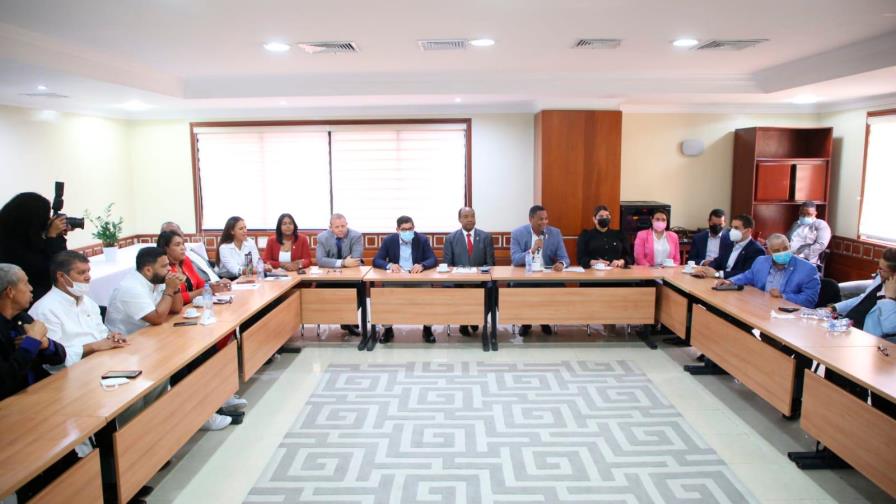 Diputados iniciaron encuentros para mejorar “lenguaje soez” en las canciones Diputados iniciaron encuentros para mejorar “lenguaje soez” en las canciones