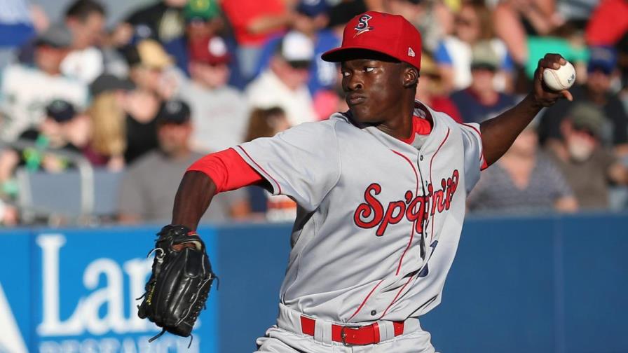 Estrellas traerán al lanzador colombiano Reiver Sanmartin