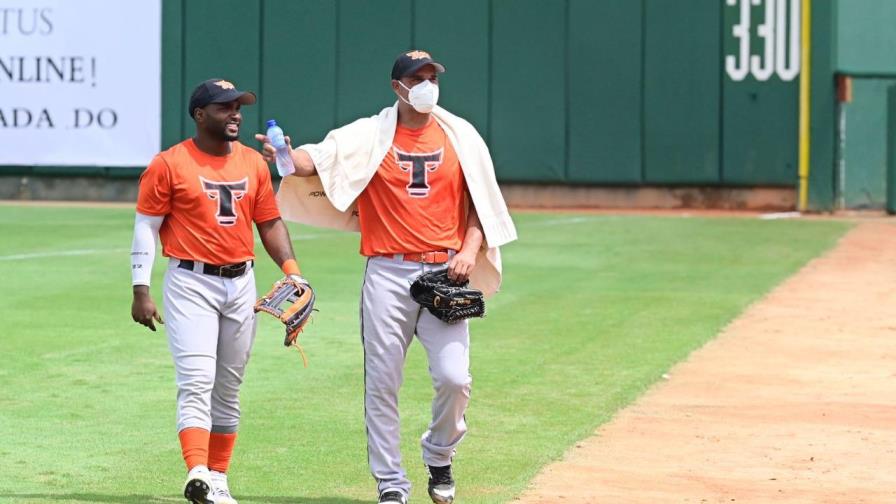 Raúl Valdés y Rubén Sosa se integran a práctica de los Toros