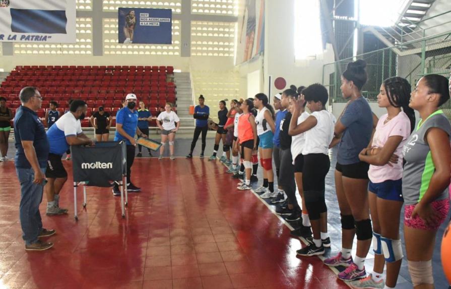 Guerreras Voleibol Club evalúa 46 jugadoras que asistieron a try out