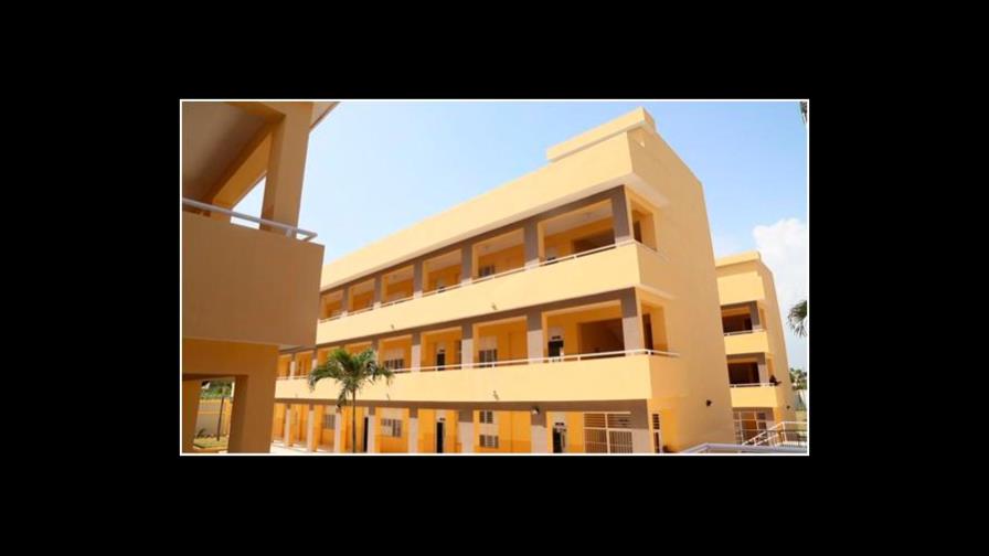 Padres desesperados porque no inicia clase presencial en Politécnico de Villa Mella Padres desesperados porque no inicia clase presencial en Politécnico de Villa Mella