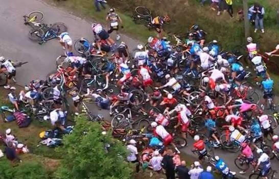 Vídeo | Piden cuatro meses de prisión para mujer que provocó caída de ciclistas en Tour de Francia
