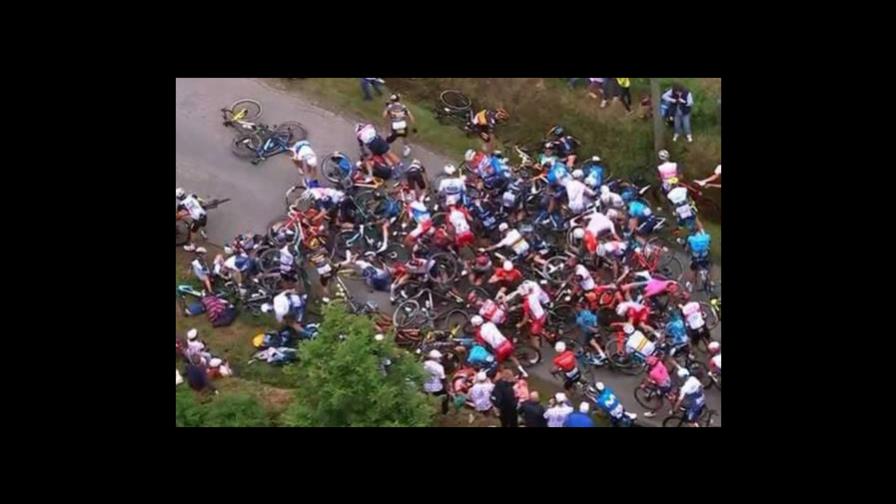 Vídeo | Piden cuatro meses de prisión para mujer que provocó caída de ciclistas en Tour de Francia