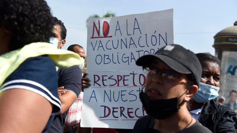 Los antivacunas llevan quejas al Palacio Nacional: “No nos van a envenenar”