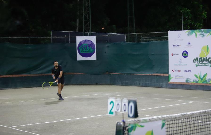 Tenistas veteranos disputan el Mango Tennis Open 2021