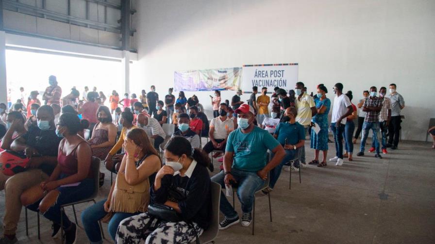 Asistencia masiva de personas para vacunarse, a pocas horas de exigir la tarjeta Asistencia masiva de personas para vacunarse, a pocas horas de exigir la tarjeta