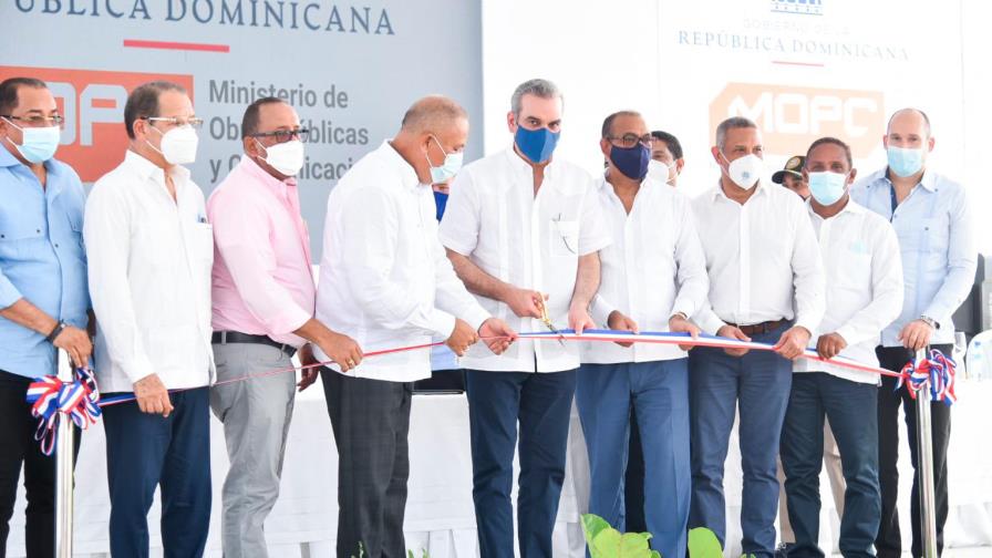 Gobierno inaugura carretera Villa Riva- Arenoso Gobierno inaugura carretera Villa Riva- Arenoso