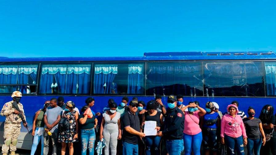 Cesfront detiene 48 nacionales haitianos indocumentados Cesfront detiene 48 nacionales haitianos indocumentados
