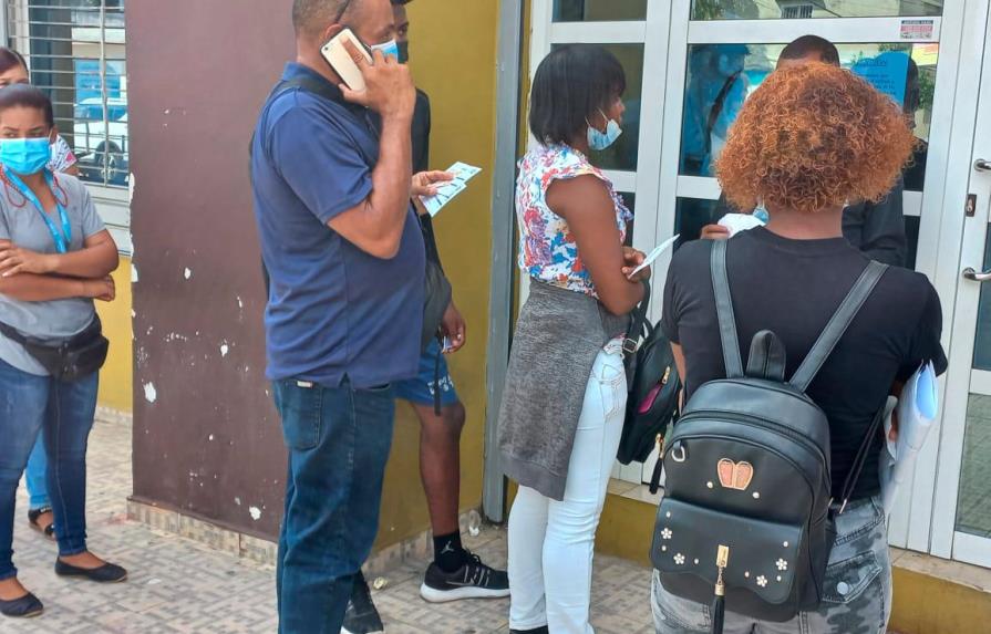 Pocas instituciones exigen presentar tarjeta de vacunación en Higüey