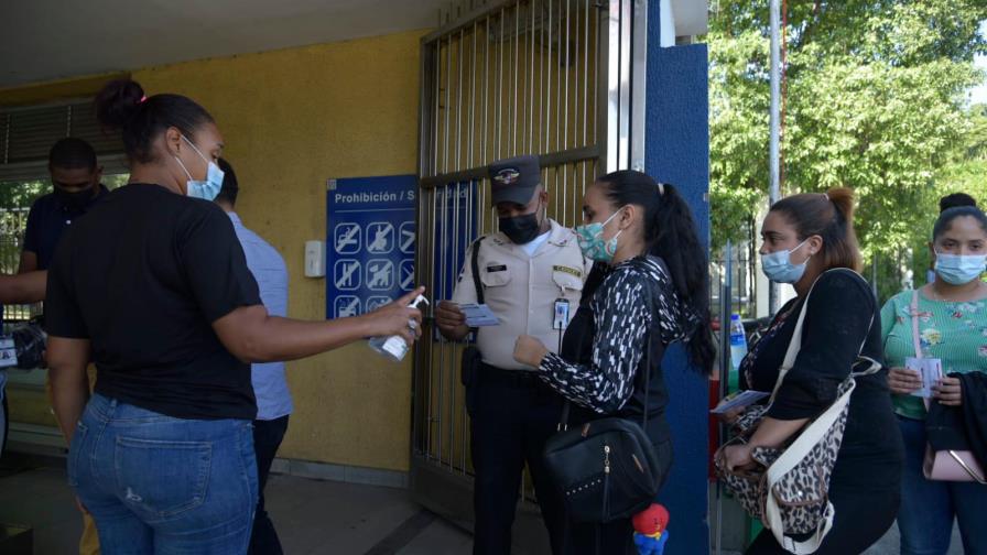 Tarjeta de vacunación fue exigida en escuelas, plazas, el Metro y el teleférico Tarjeta de vacunación fue exigida en escuelas, plazas, el Metro y el teleférico