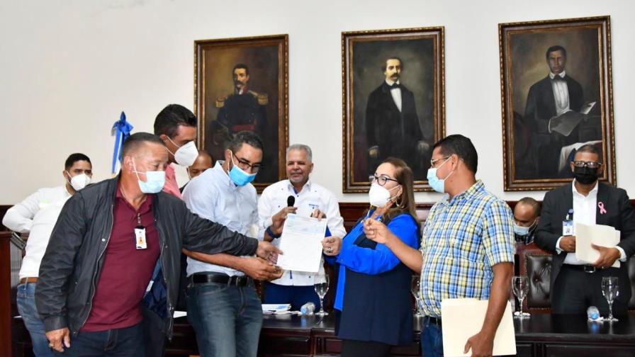 Empresa de Generación Hidroeléctrica Dominicana entrega recursos para obras