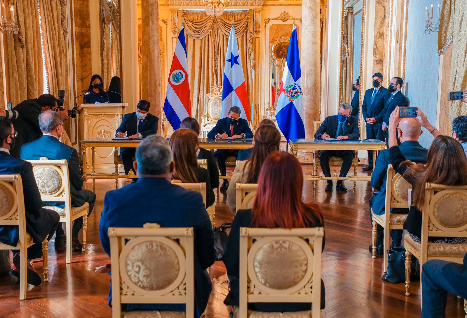 Presidentes de RD, Panamá y Costa Rica firman declaración. (Fuente externa)