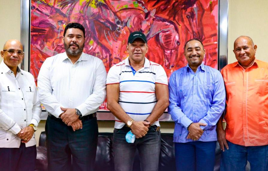 Alcalde de Higüey se reúne con directores distritales