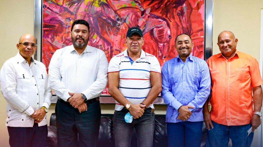 Alcalde de Higüey se reúne con directores distritales