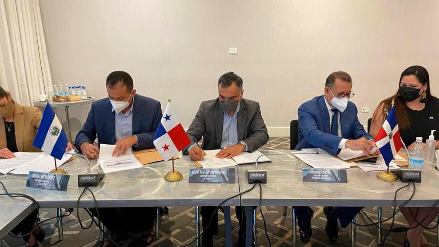 Superintendente de Valores dominicano firma memorando de entendimiento con siete países de la región