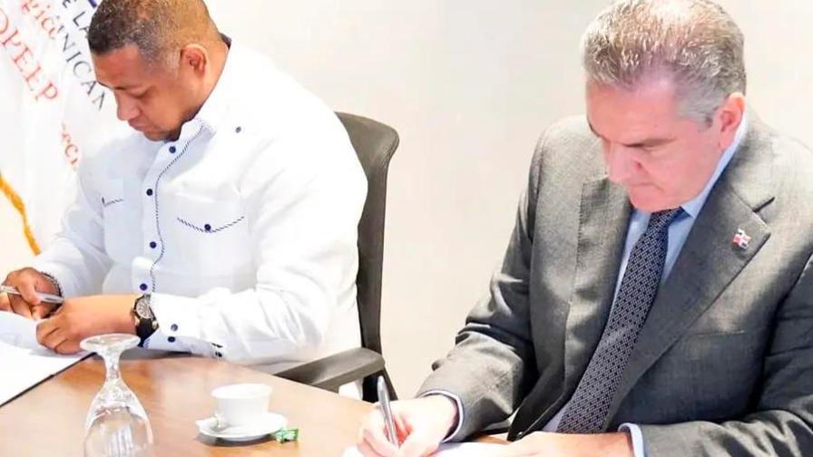 Alcaldía de SPM y Propeep firman acuerdo para la continuación del programa “Quisqueya Digna”