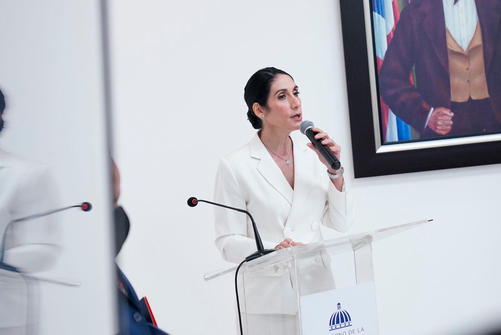 Primera dama Raquel Arbaje. 