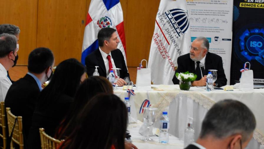 Ministro de Economía trata con vicepresidente del Banco Mundial apoyo para la recuperación de RD 