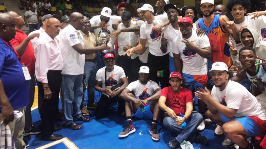 Club Retiro 23 campeón torneo basket superior de San Pedro de Macorís Club Retiro 23 campeón torneo basket superior de San Pedro de Macorís