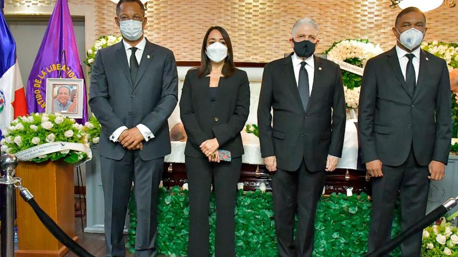 Senadores rinden guardia de honor durante el velatorio de Reinaldo Pared Pérez Senadores rinden guardia de honor durante el velatorio de Reinaldo Pared Pérez