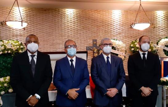 Autoridades del PLD rinden guardia de honor ante féretro de Reinaldo Pared