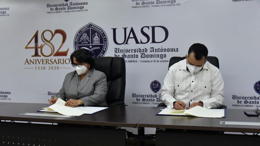 Junta Central Electoral firma acuerdo con la UASD para capacitar su recurso humano