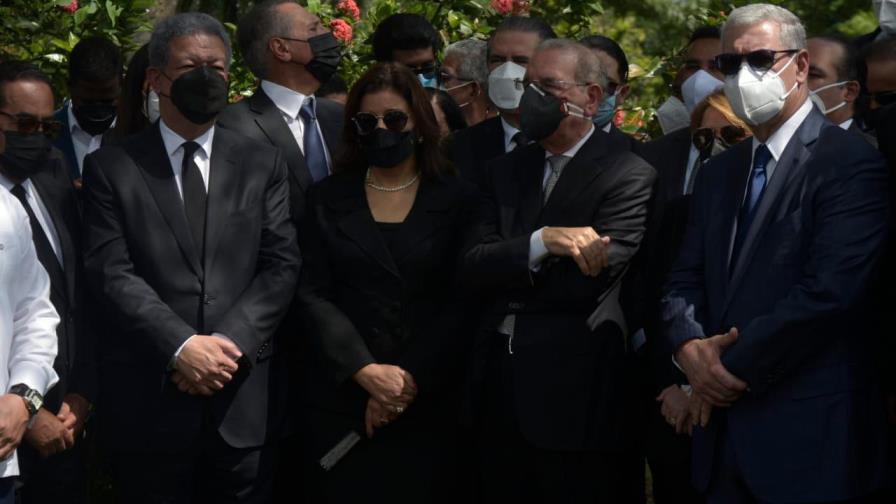 Juntos, Leonel, Danilo, Margarita y Gonzalo dan el último adiós a Reinaldo Pared Pérez
