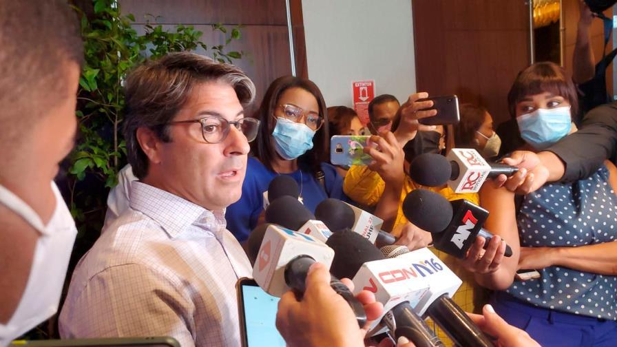 Asonahores anuncia proceso de licitación para contener el sargazo en las playas del este 