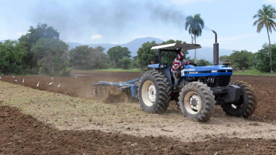 Programa arado gratuito representa ahorro de 450 millones para agricultores