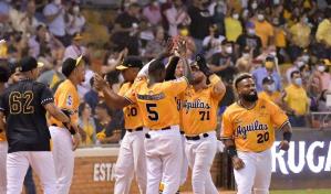 Zoilo Almonte conecta hit remolcador y Águilas dejan al Licey en el terreno