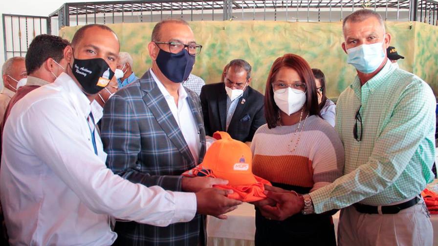 Por Navidad, Obras Públicas contratará 3,600 nuevos trabajadores para el mantenimiento vial Por Navidad, Obras Públicas contratará 3,600 nuevos trabajadores para el mantenimiento vial