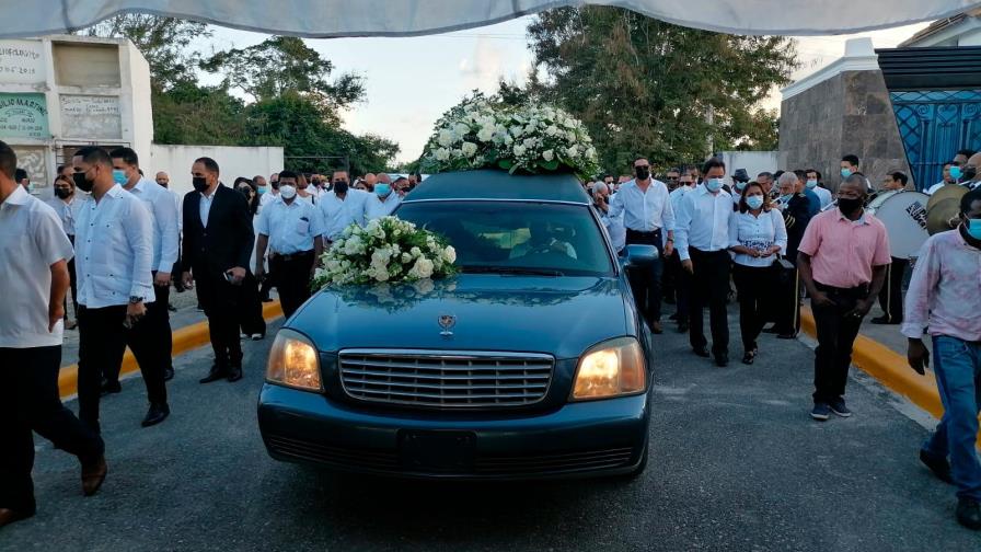 Sepultan regidor que falleció por complicaciones derivadas COVID-19 en Higüey 