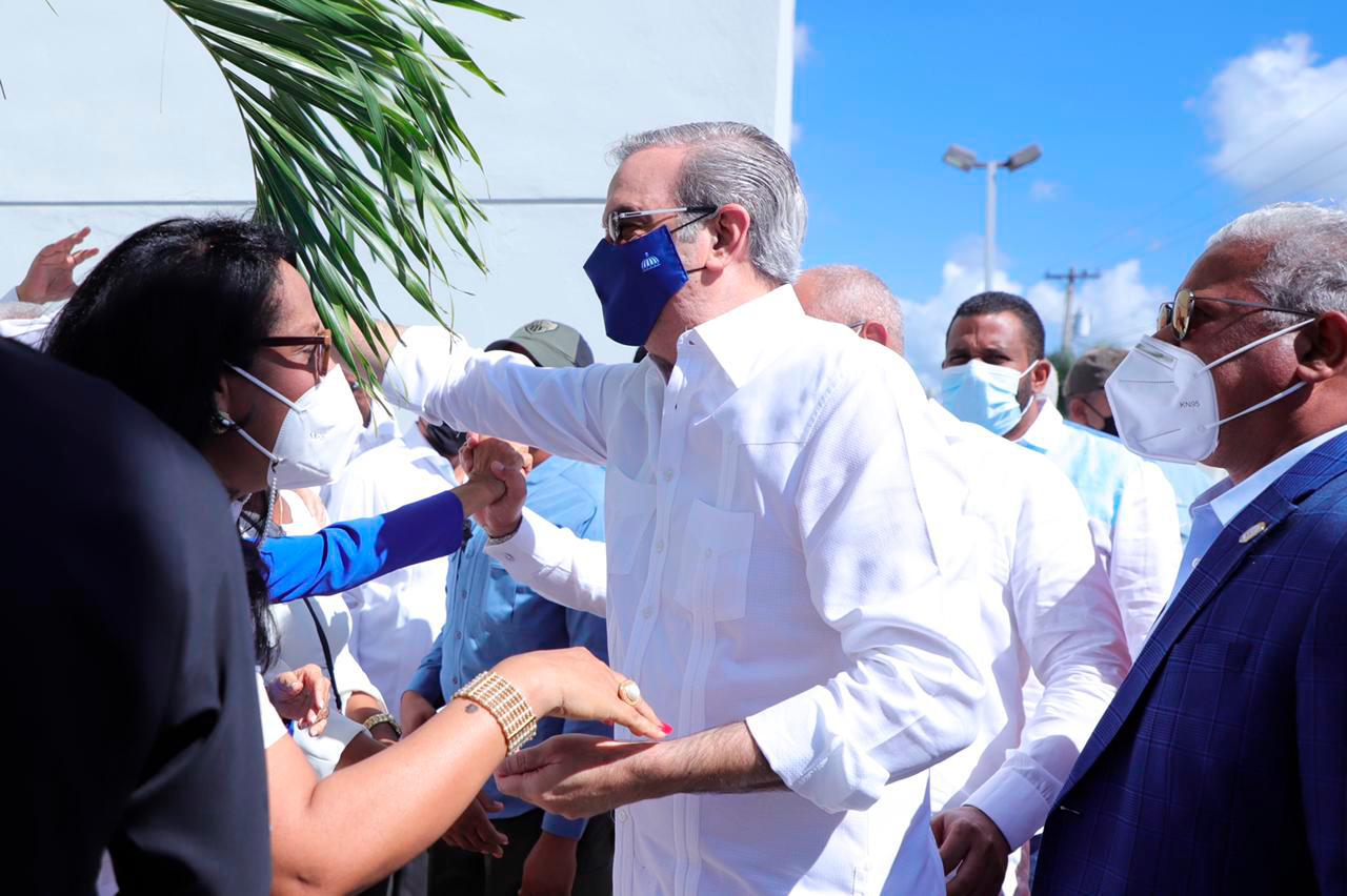 Abinader durante la inauguración de la unidad de quimioterapia en hospital Hgensa.