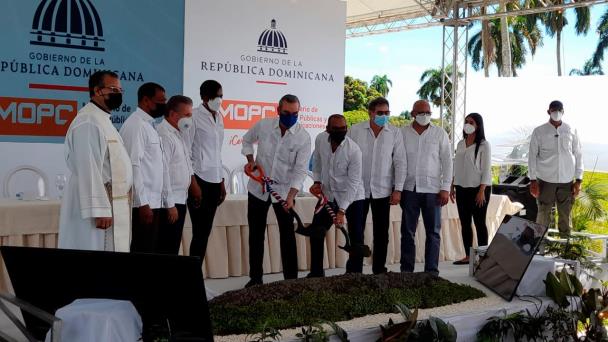 Abinader da primer picazo para construcción de circunvalación Higüey-La Otra Banda