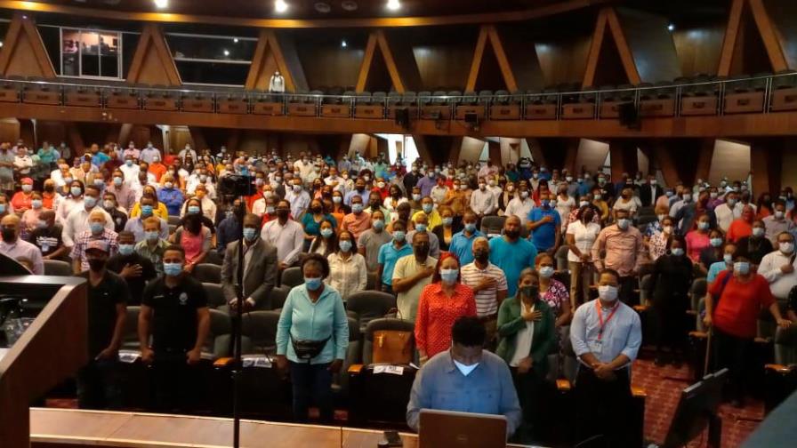 Asodemu acepta reajuste salarial de 15 %, pero mantiene otras exigencias