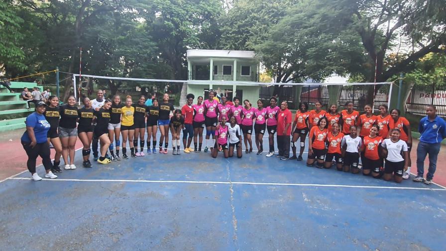 Proyecto San Cristóbal arrasa en torneo de voleibol