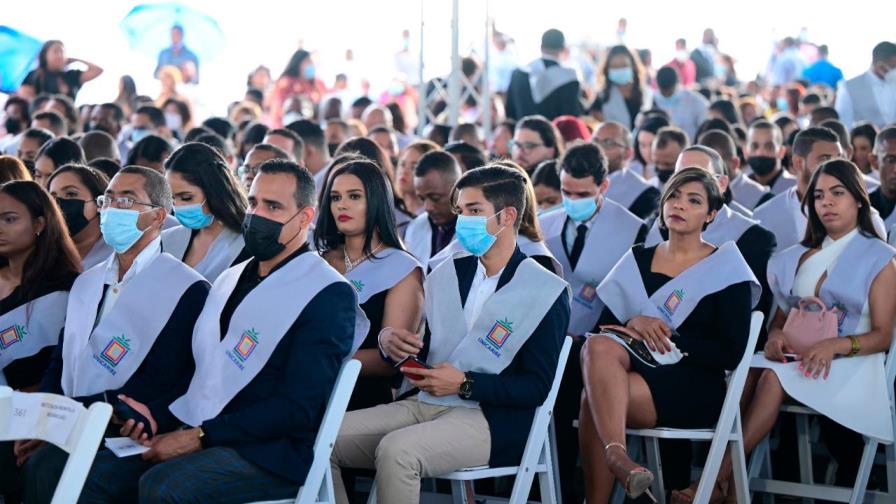 Universidad del Caribe gradúa 1,180 nuevos profesionales Universidad del Caribe gradúa 1,180 nuevos profesionales