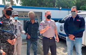 Apresan hombre lanzaba piedras a vehículos en túnel avenida 27 de Febrero