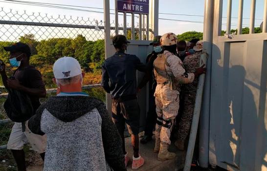 Mercado binacional de Dajabón se desarrolla con la participación masiva de haitianos