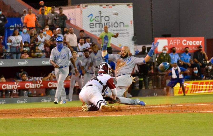 Licey gana segundo en línea con jonrón de Carrasco