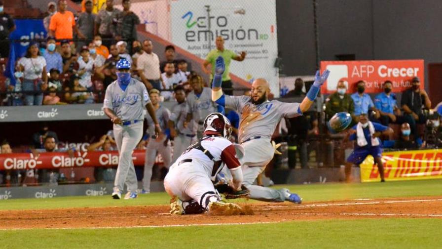 Licey gana segundo en línea con jonrón de Carrasco