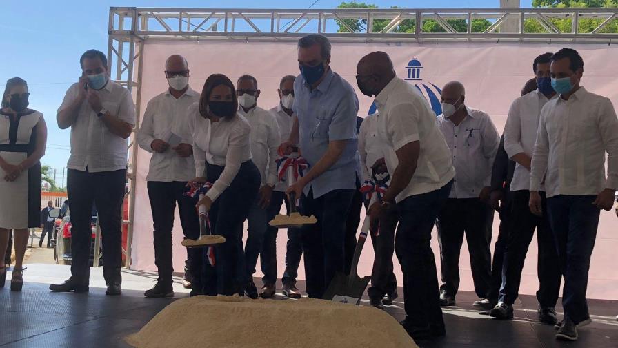 Presidente Abinader da inicio a remodelación polideportivo Eleoncio Mercedes 